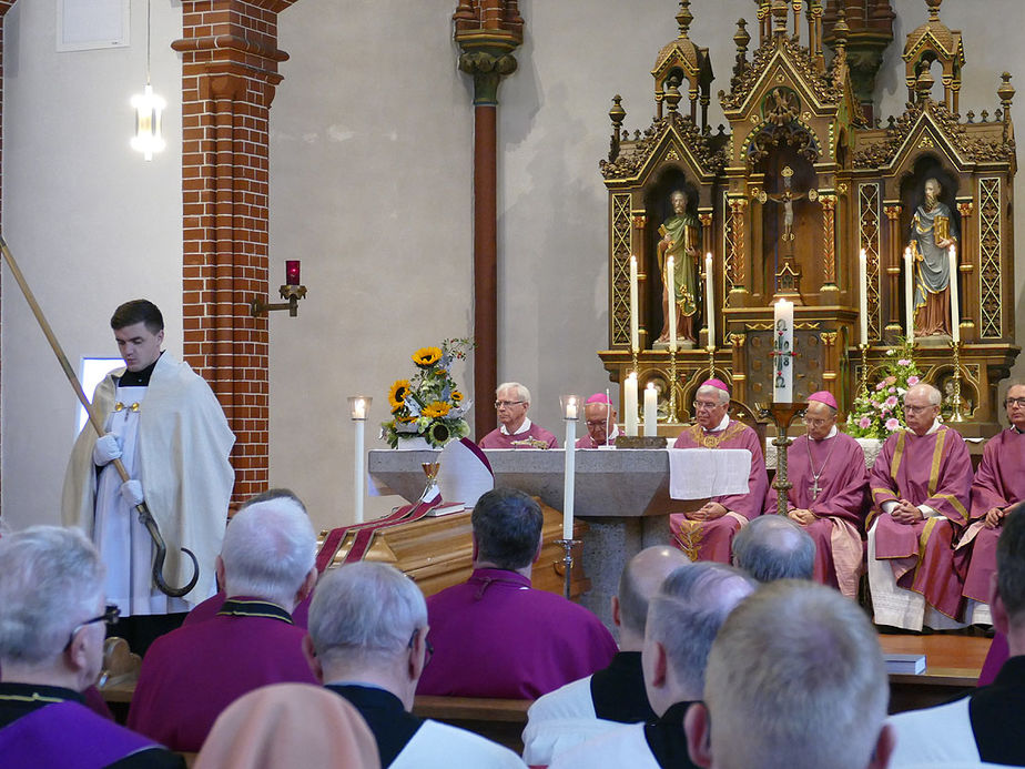 Pontifikalrequiem und Beisetzung von Weihbischof em. Johannes Kapp (Foto: Karl-Franz Thiede)